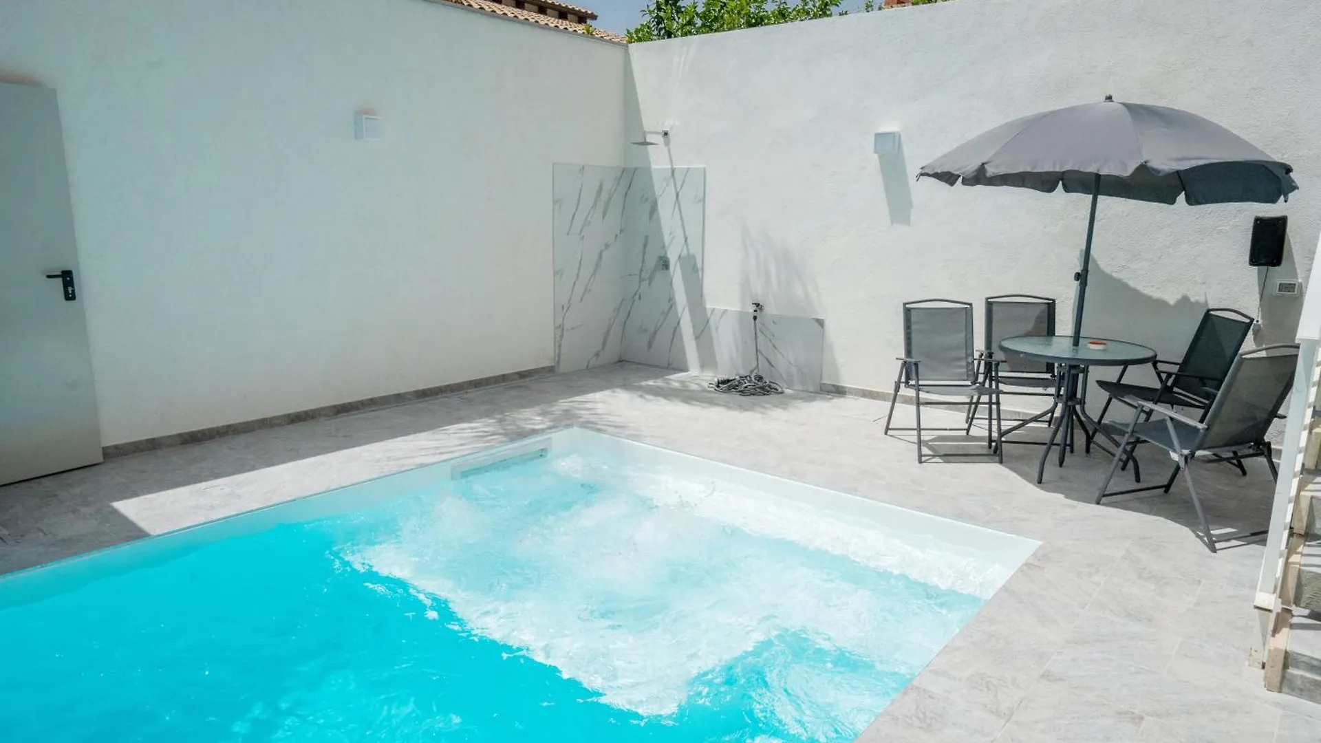Scirocco Holiday House Limone Rosolini 0*,  Italy